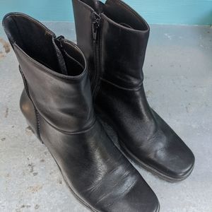 Naturalizer Boots Women's US 6M